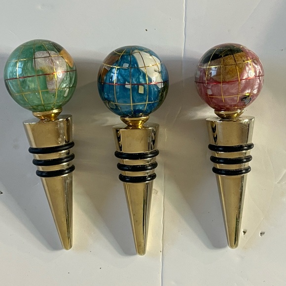 Set of 3 Globe Wine Bottle Stoppers with Gift Box – Elegant Gold & Inlay Design - Picture 6 of 9